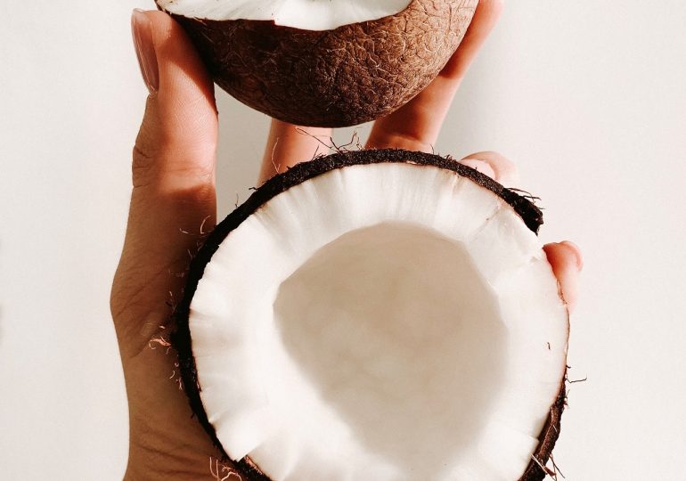 Stosowałyście olej kokosowy na włosy? Sprawdźcie, czy nie jesteście w grupie, która powinna przestać to robić