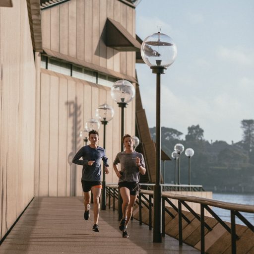 Co nam daje regularne bieganie? Przypominamy zalety joggingu i zdradzamy, od czego zacząć treningi