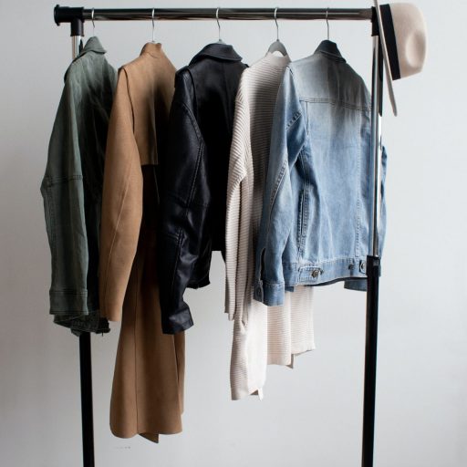 6 elementów garderoby, w które warto zainwestować, bo nigdy nie wyjdą z mody