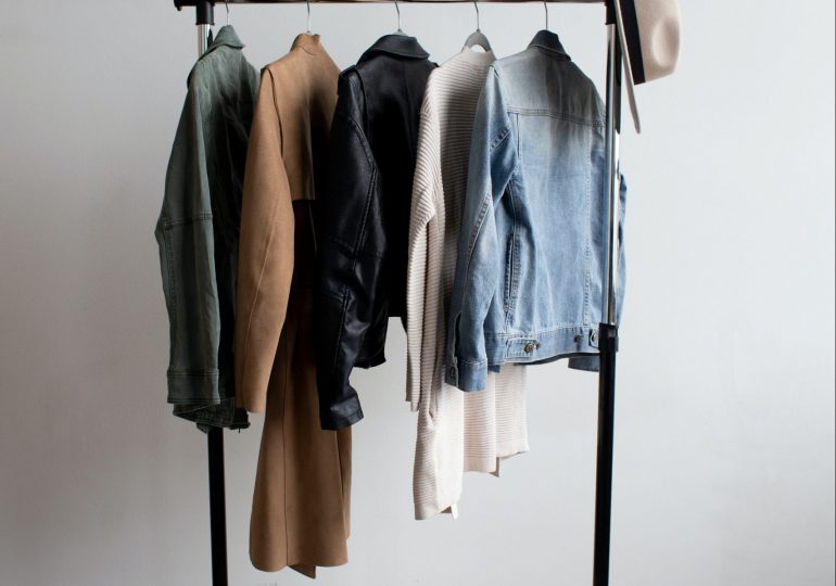 6 elementów garderoby, w które warto zainwestować, bo nigdy nie wyjdą z mody