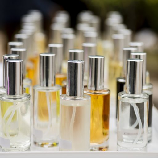Próbki perfum – doskonały sposób na znalezienie odpowiednich zapachów