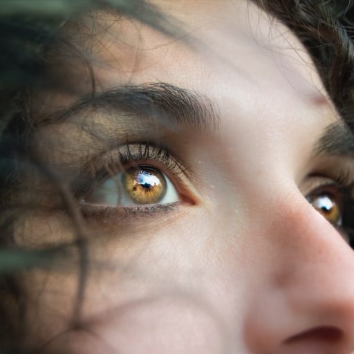 Dlaczego pielęgnacja okolic oczu jest ważna?