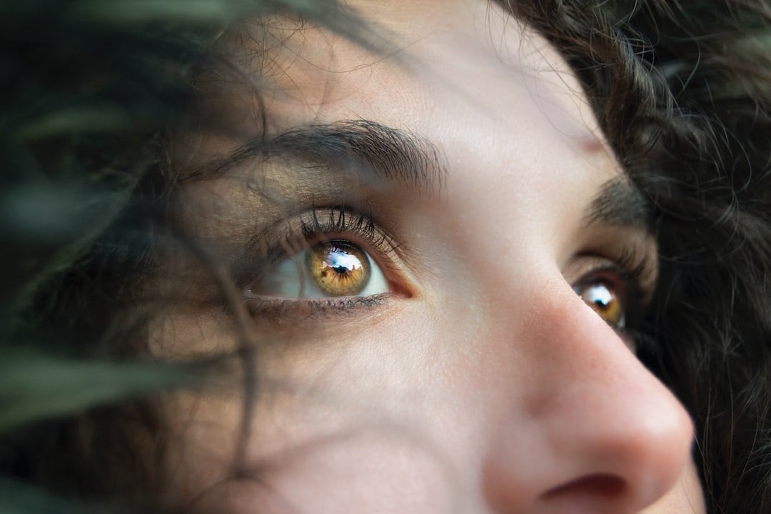 Dlaczego pielęgnacja okolic oczu jest ważna?