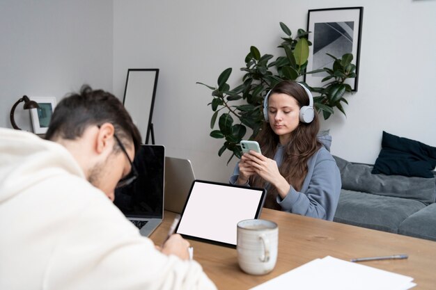 Jak terapia online może pomóc w radzeniu sobie z zaburzeniami lękowymi?